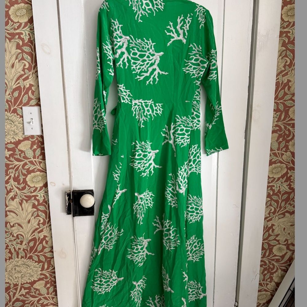 We Are Leone 100% Silk Dress - Picture 5 of 6